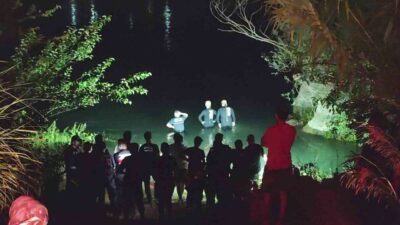 Manavgat Şelalesi’nin ortasındaki bir adacıkta su seviyesinin yükselmesi sonucu mahsur