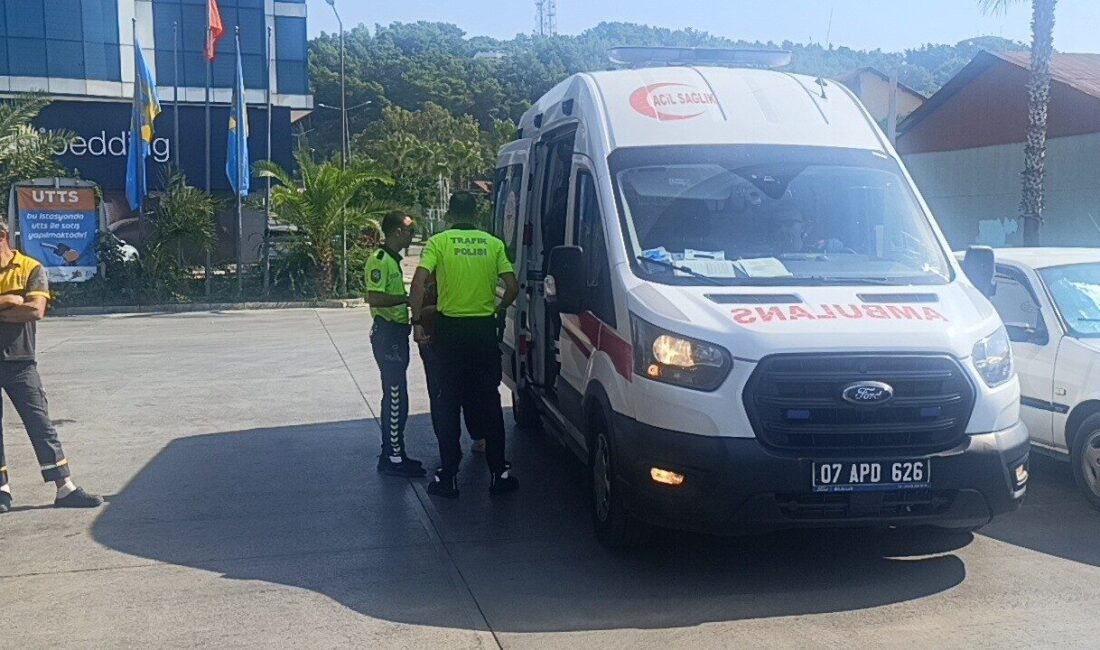 Manavgat ilçesinde meydana gelen bir kaza sonucunda, sürücüsünün kontrolünü kaybettiği
