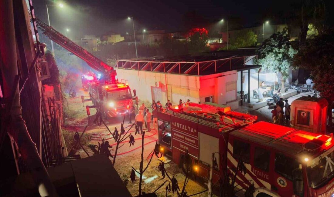 Manavgat ilçesinde, bir otel çalışanlarının konakladığı lojmanda meydana gelen yangın,