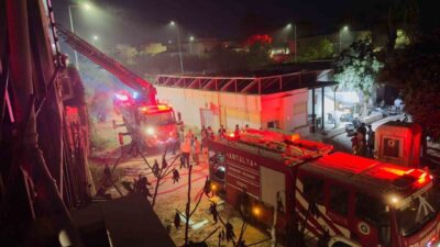 Manavgat ilçesinde, bir otel çalışanlarının konakladığı lojmanda meydana gelen yangın,