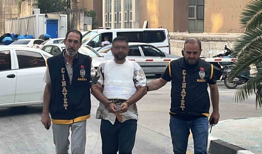 Manisa’nın Şehzadeler ilçesinde motosikletleriyle seyir halindeyken silahlı saldırıya maruz kalan
