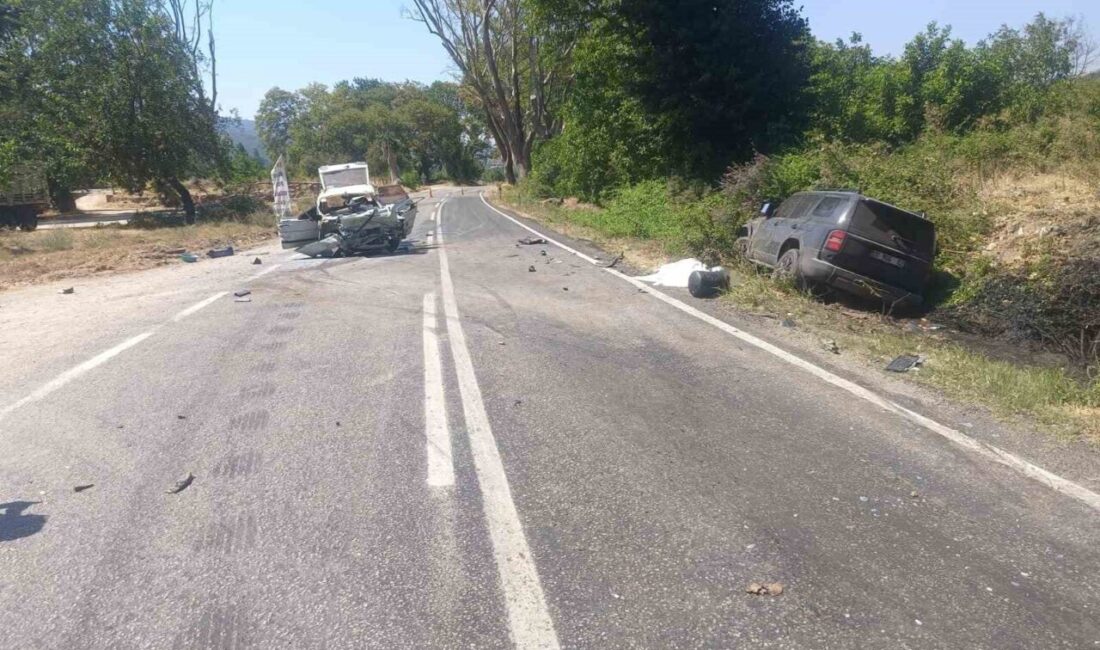 Manisa’nın Demirci ilçesinde meydana gelen trafik kazasında, bir otomobilin karşı