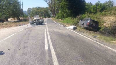 Manisa’nın Demirci ilçesinde meydana gelen trafik kazasında, bir otomobilin karşı