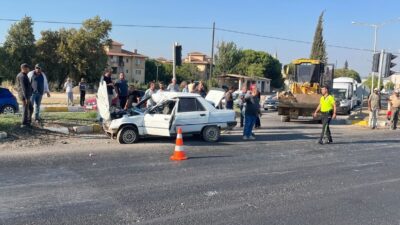 Salihli ilçesinde otomobil ile motosikletin çarpıştığı ışıklı kavşak kazasında 2’si