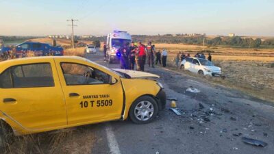 Manyas ilçesine bağlı Manyas Kapaklı mevkiinde meydana gelen trafik kazasında,