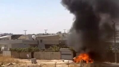 Mardin’in Nusaybin ilçesinde bir otomobilde meydana gelen patlamanın ardından çıkan