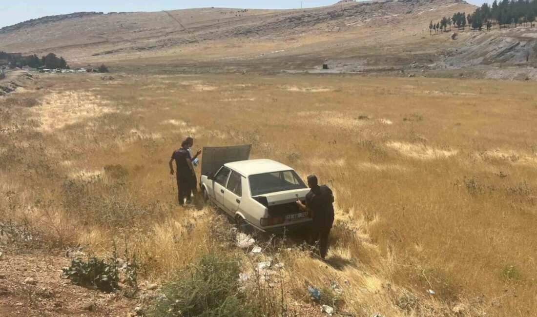 Mardin’de bir otomobilin sürücüsü, direksiyon hakimiyetini kaybederek yol kenarına devrildi