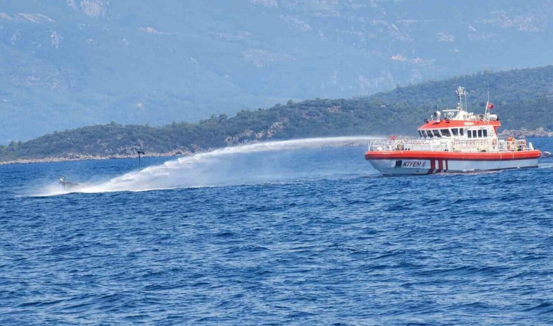 Marmaris ilçesindeki bir yelkenli teknede çıkan yangın, itfaiye ve Sahil