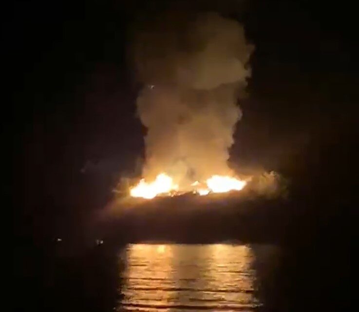 Muğla’nın Marmaris ilçesindeki ormanlık alanda yangın çıktı ve ekiplerin söndürme