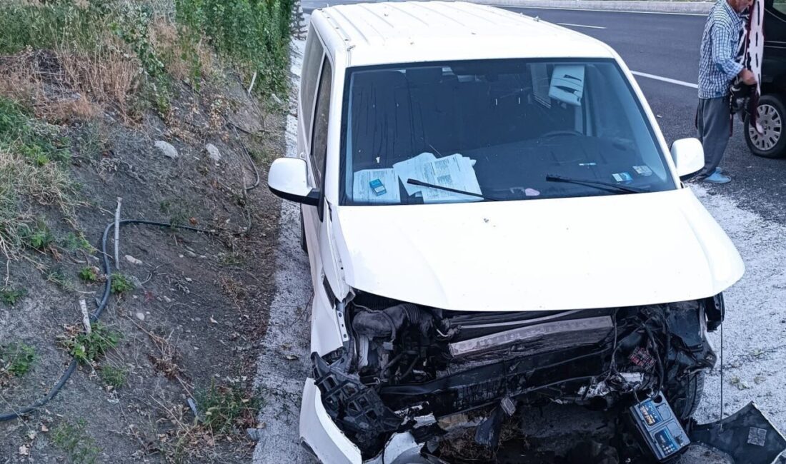 Adıyaman’da bir aracın menfeze çarpması sonucu sürücü yaralandı. Edinilen bilgilere
