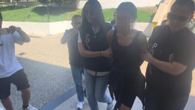 Muğla’nın Menteşe ilçesinde, bir iş yerinin önünde Türk bayrağını çakmakla