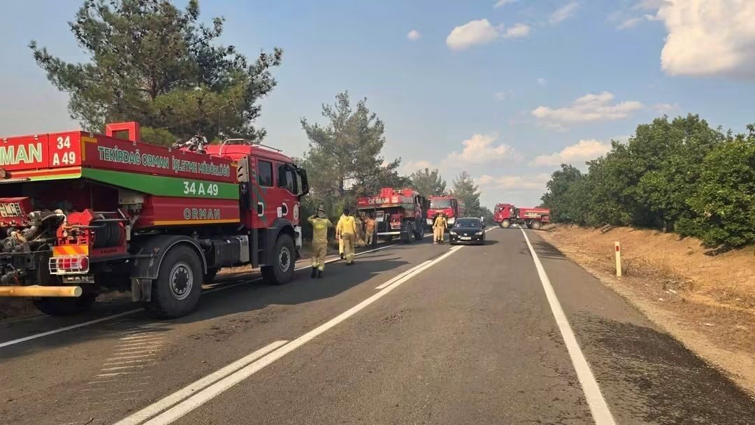 Edirne’nin Meriç ilçesine bağlı Karayusuflu köyünde meydana gelen yangın, ekiplerin