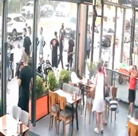 Mersin’de bir fırın çalışanı, tantuniciye ekmek teslimatı yaparken kaza geçirdi.