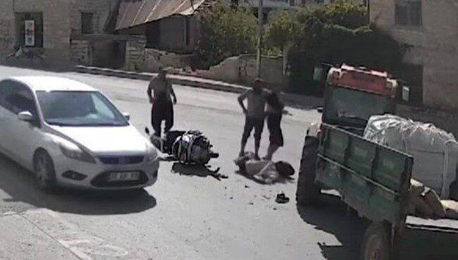 Mersin’de bir traktörle motosikletin çarpışması sonucunda motosiklet sürücüsü yaralandı. Meydana