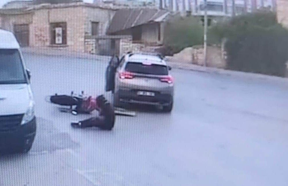 Mersin’in Mut ilçesinde meydana gelen kazada, otomobil ile motosiklet çarpıştı