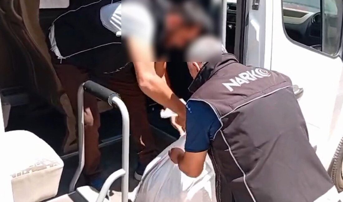 Mersin’de polis ekipleri tarafından gerçekleştirilen uyuşturucu operasyonunda 15 kilo 538