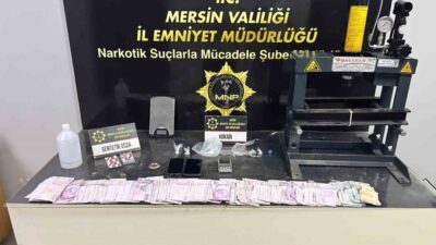 Mersin’de uyuşturucu ticareti yaptıkları iddia edilen sokak satıcılarına yönelik gerçekleştirilen
