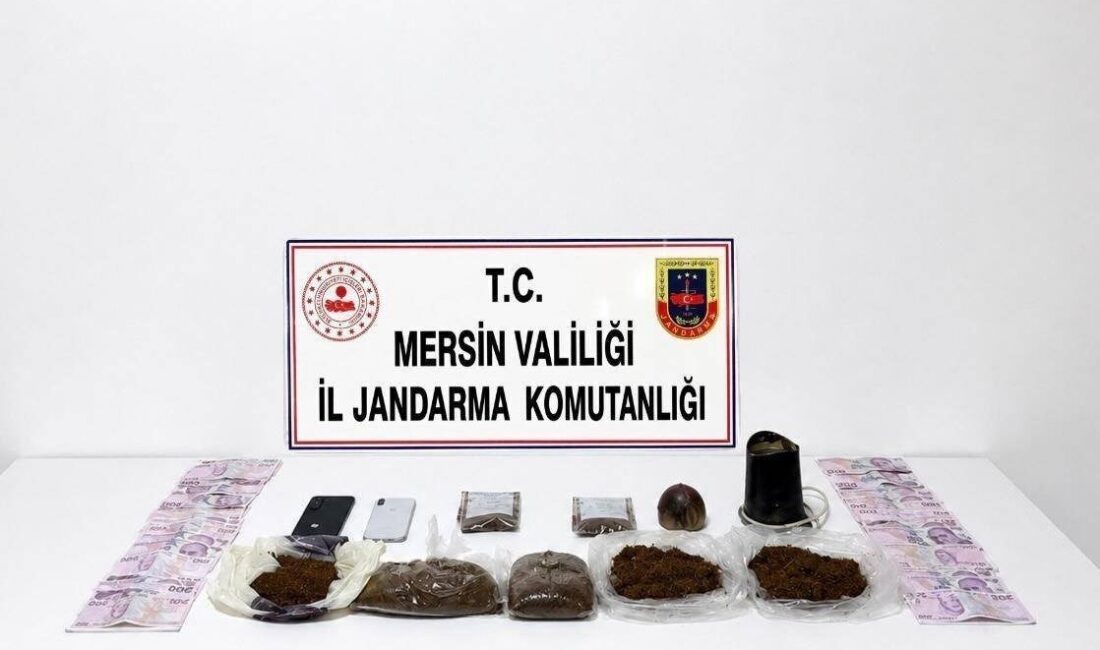 Mersin’de Jandarma ekipleri tarafından uyuşturucu ticareti yapıldığı tespit edilen şüphelilere