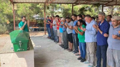 Mersin’de geçtiğimiz günlerde yaşanan olayda, evinin bahçesinde oturan ve kasklı,