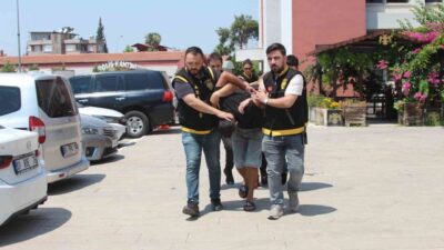 Adana’da aynı günde iki farkı mezarlıkta cep telefonu çalan şüpheliler,