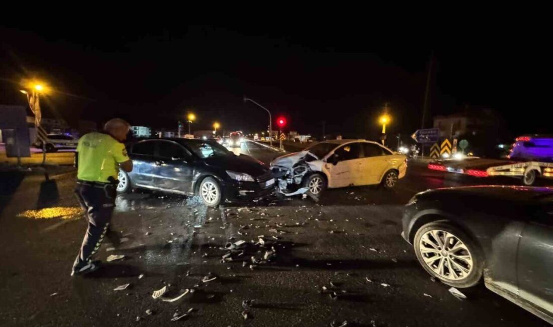 Muğla’nın Ortaca ilçesinde meydana gelen trafik kazasında üç araç maddi