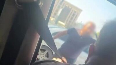 Bursa’nın Nilüfer ilçesinde, minibüs şoförü ile otomobil sürücüsü arasında trafikte