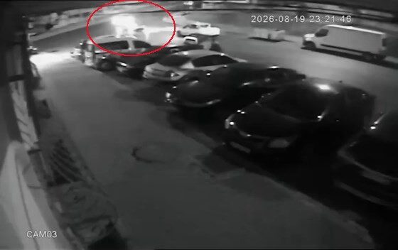 İstanbul’un Esenyurt ilçesinde bir motosiklet ile taksi arasında yaşanan çarpışma