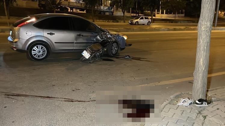 Karaman’da kontrolsüz bir kavşakta meydana gelen acı bir olayda, motosiklet