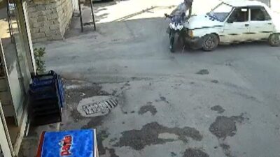 Adıyaman’da bir motosiklet ile otomobilin çarpıştığı kaza anında görüntülendi. Olay,