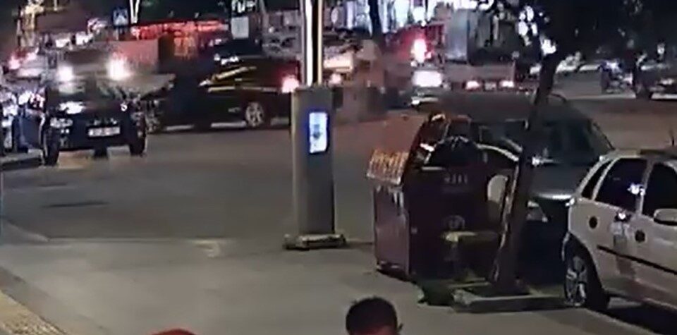 Tokat’ta Gazi Osmanpaşa Bulvarı’nda meydana gelen trafik kazasında, dönüş yapmak