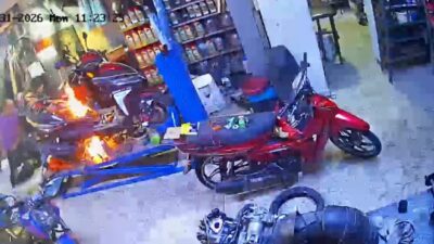 Kula ilçesinde bulunan bir motosiklet tamirhanesinde yaşanan dikkat çekici bir