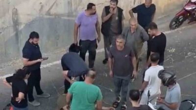 Adıyaman’da bir motosiklet sürücüsü, bariyerlere çarptıktan sonra aracından fırlayarak karayolunda