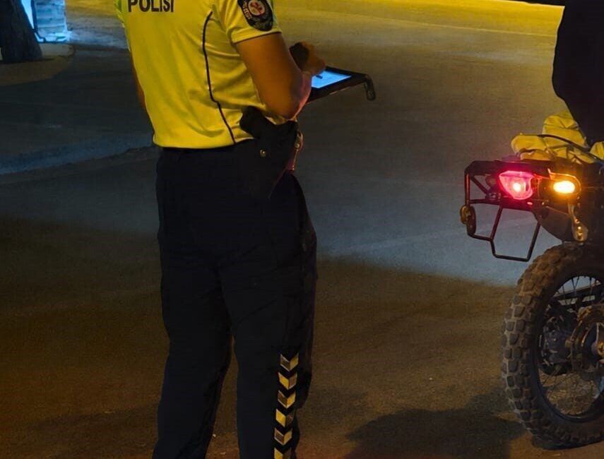 Gelibolu ilçesindeki bir olayda, denetim sırasında polis ekiplerinden kaçmaya çalışan