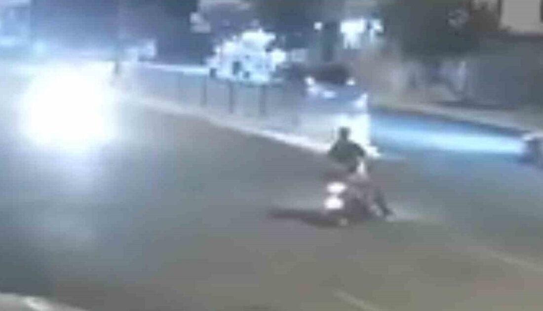 Elazığ’da meydana gelen trafik kazasında, otomobil ile çarpışan motosiklette bulunan