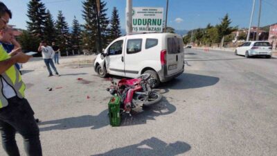 Bolu’nun Mudurnu ilçesinde meydana gelen trafik kazasında motosiklet ile otomobil