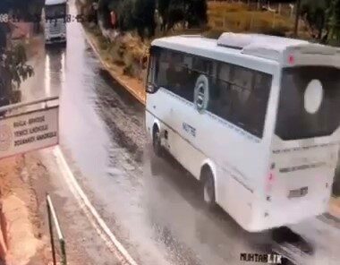 Muğla’nın Menteşe ilçesinde otobüs ile tırın çarpışması sonucu 8 kişinin