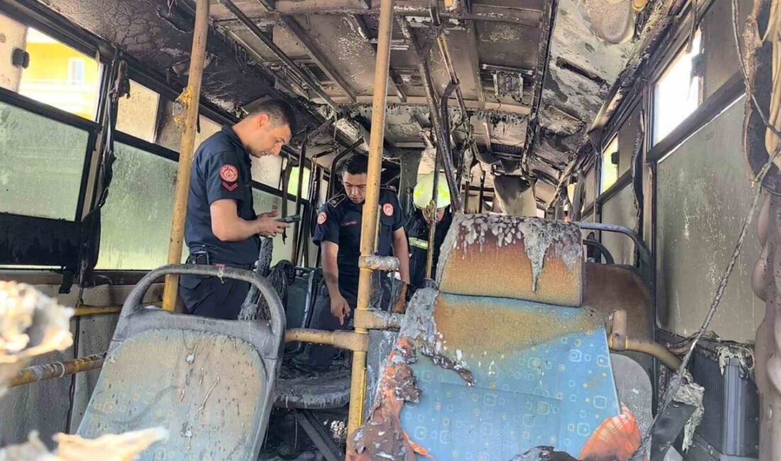 Muğla’nın Menteşe ilçesinde park halindeki bir midibüste çıkan yangın, itfaiye