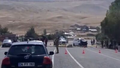 Van’ın Muradiye ilçesinde iki aracın çarpışması sonucu 2 kişi öldü,