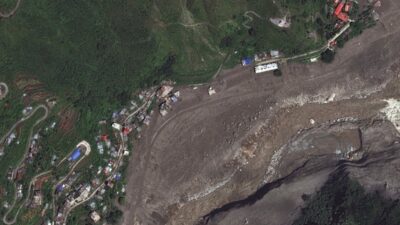 Nepal ile Çin arasındaki sınırda meydana gelen taşkının yol açtığı
