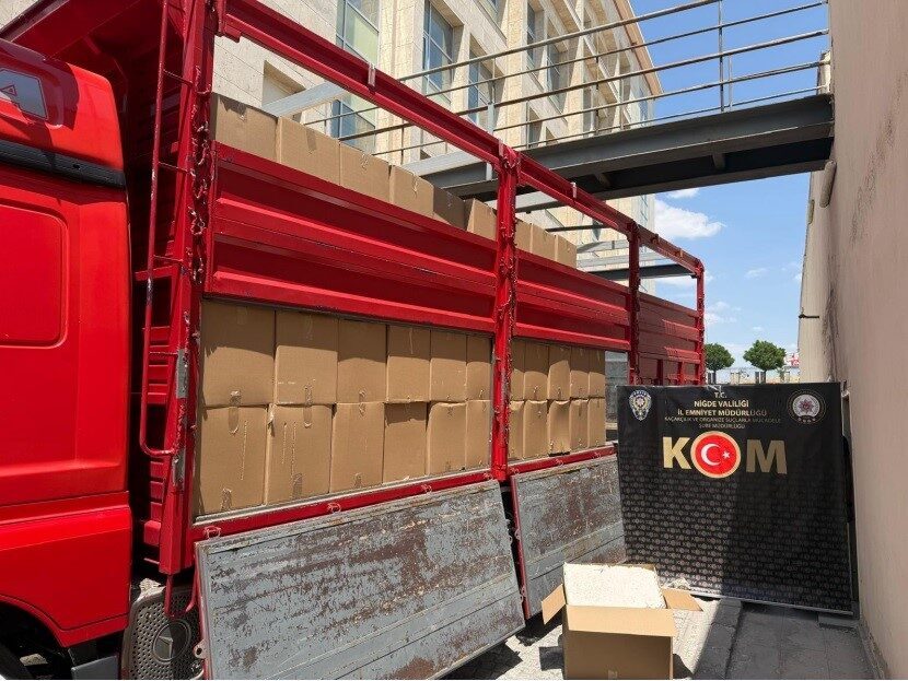 Niğde’de kaçakçılıkla mücadele kapsamında düzenlenen operasyonda, yaklaşık 15 milyon TL
