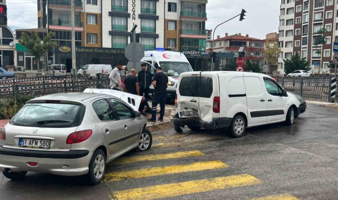 Niğde ilinde yoğun yağışın ardından meydana gelen zincirleme trafik kazasında