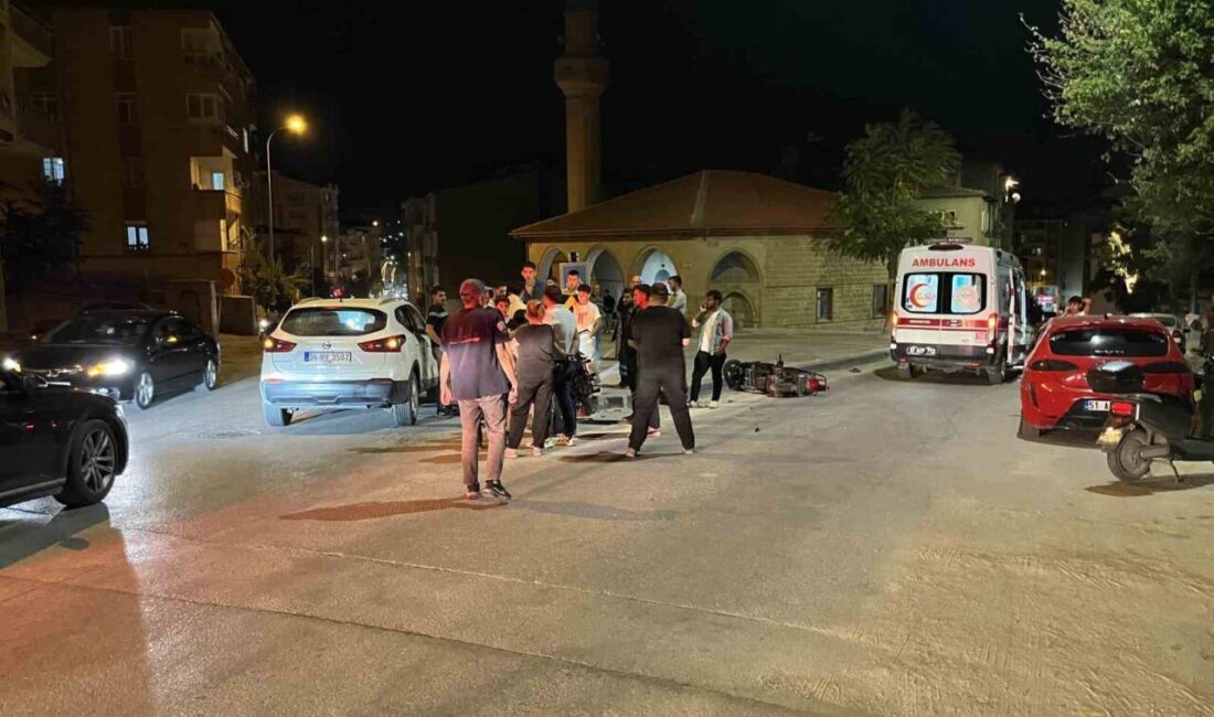 Niğde’de elektrikli bir motosikletle bir otomobilin çarpışması sonucunda motosiklet sürücüsü