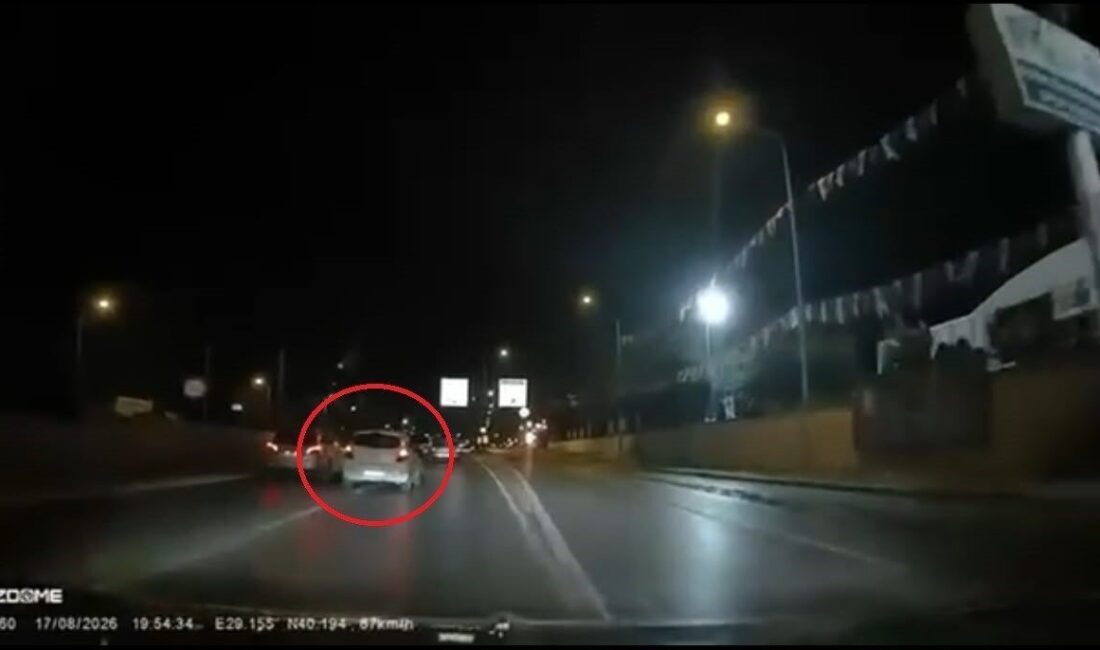 Bursa’da, 17 yaşındaki bir genç direksiyon başına geçip makas atarken