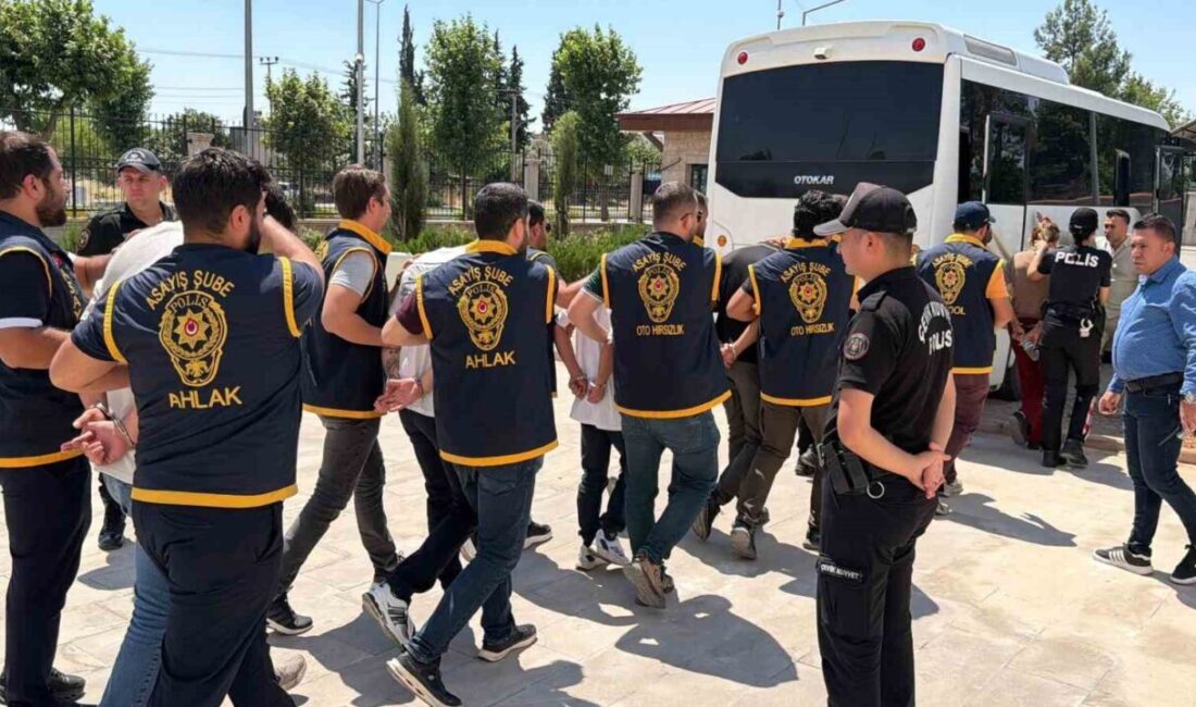 Adıyaman’da, kendilerini banka görevlisi olarak tanıtıp bir vatandaşı 4 milyon