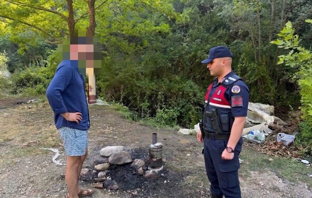 Bilecik’te bir kişinin ormanlık alanda mangal ve semaver yaktığı tespit