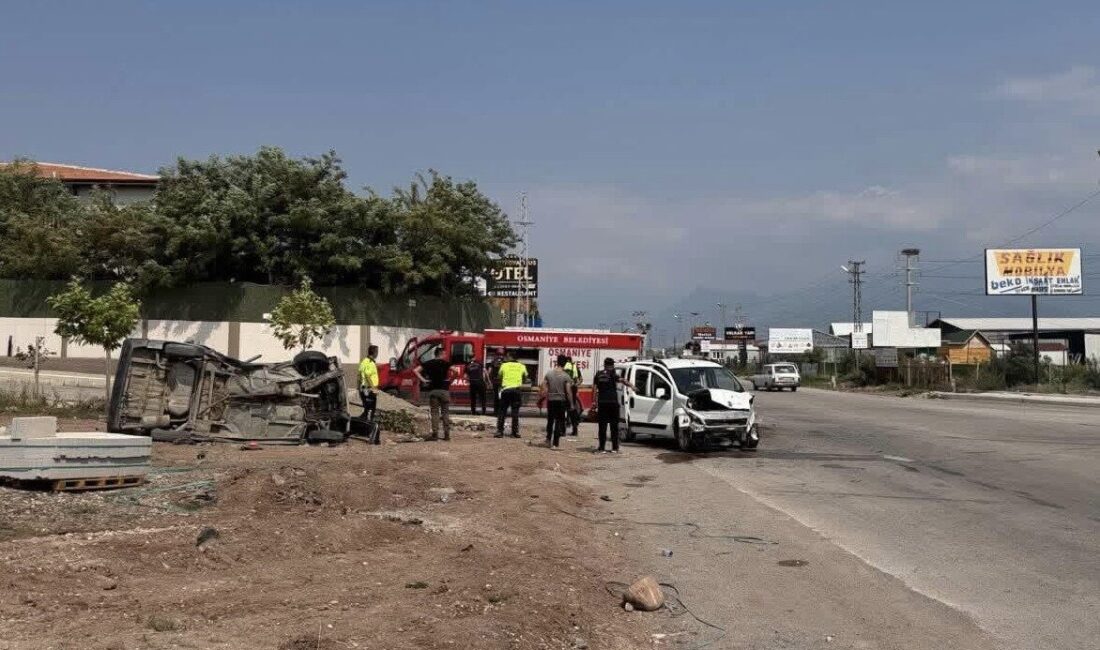 Osmaniye’de meydana gelen trafik kazasında hafif ticari araç ile otomobil