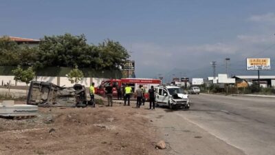 Osmaniye’de meydana gelen trafik kazasında hafif ticari araç ile otomobil