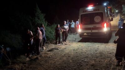 Bahçe ilçesinde meydana gelen kazada, traktörün dere yatağına devrilmesi sonucu