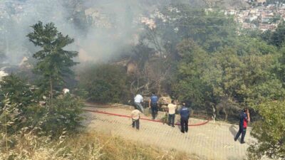 Tokat’ta, Akdeğirmen Mahallesi Koşakavak Sokak’ta bir otluk alanda çıkan yangın,
