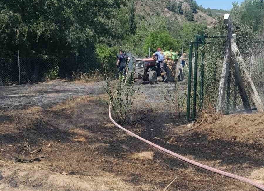 Bilecik’te Yeniköy’e bağlı bir otluk alanda meydana gelen yangın, ormanlık